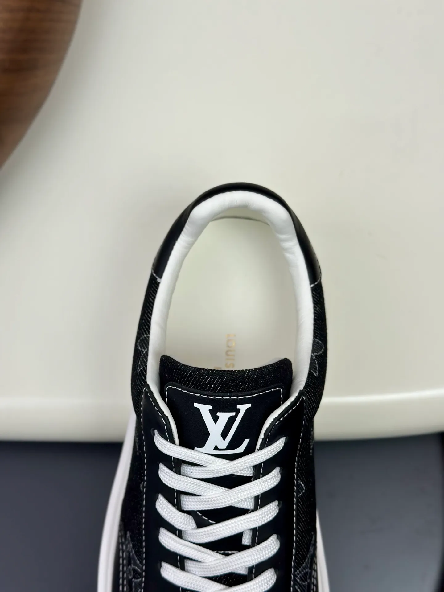 Men's shoes 💰740 Lv 🔍Top purchasing agent Louis Vuitton, sports sneakers counter synchronization, uppers imported from Italy, high-quality splicing colorful complex crafts, imported mesh pads are soft and comfortable, soles: original factory special soles, T men's shoes 💰U exclusive activity molded soles super comfortable, original factory and single goods, high quality, welcome to compare, code number 38-44 (customized 45 46)